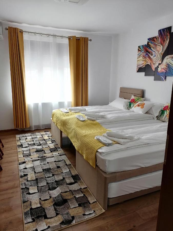 Appartement Happy House à Hunedoara Extérieur photo